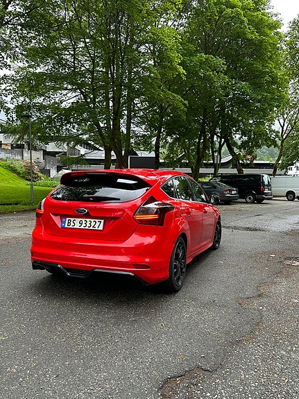 Ford Focus 3 of 5