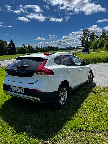 Volvo V40 Cross Country 3 of 5