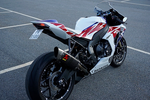 Honda CBR1000RR-R SP ANNIVERSARY 4 of 5