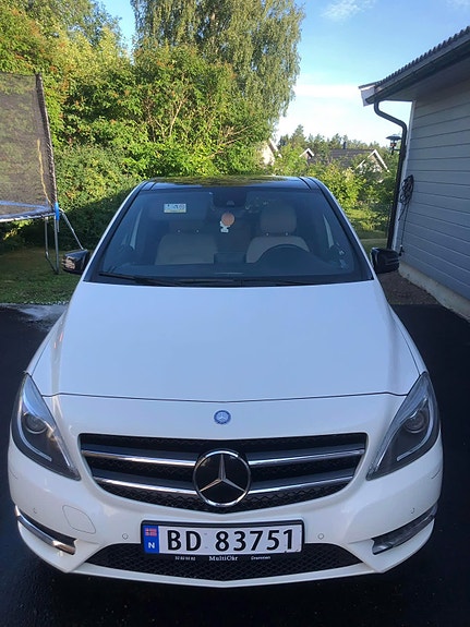Mercedes-Benz B180 3 of 5