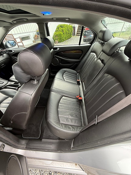 Jaguar X-TYPE 25 of 30