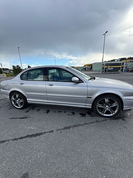 Jaguar X-TYPE 18 of 30