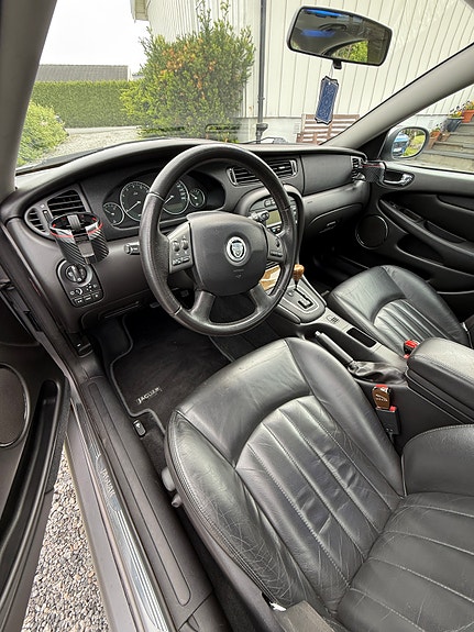 Jaguar X-TYPE 23 of 30