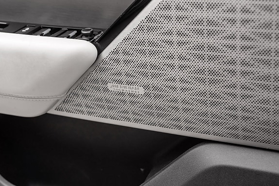 Land Rover Range Rover Velar 15 of 30