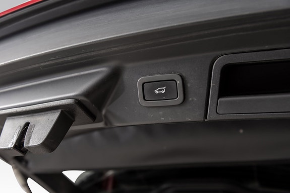 Land Rover Range Rover Velar 14 of 30