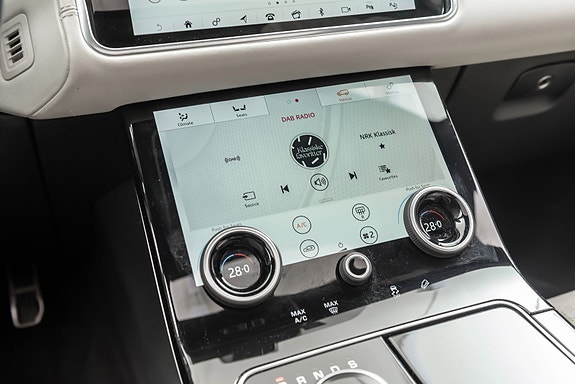Land Rover Range Rover Velar 28 of 30