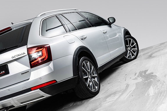 Skoda Octavia Scout 4 of 5