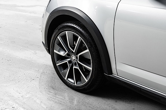 Skoda Octavia Scout 11 of 30