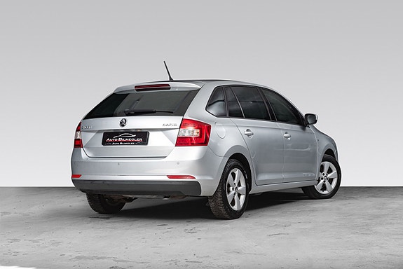 Skoda Rapid Spaceback 2 of 5