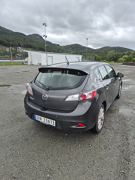 Mazda 3 2 of 5