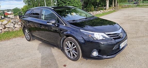 Toyota Avensis 2 of 5