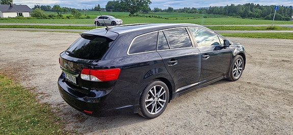 Toyota Avensis 3 of 5