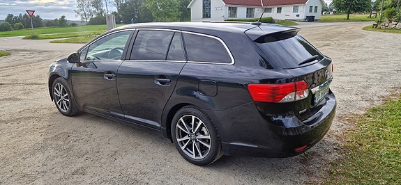 Toyota Avensis 4 of 5