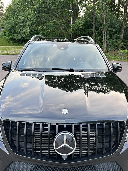 Mercedes-Benz GL350 2 of 5
