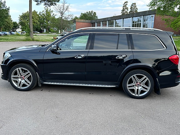 Mercedes-Benz GL350 4 of 5