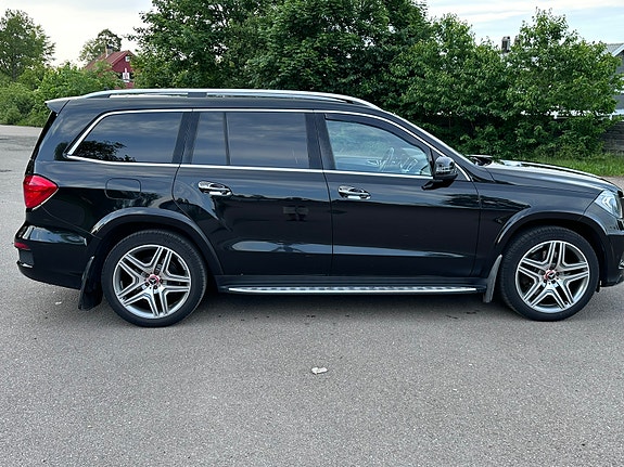 Mercedes-Benz GL350 3 of 5