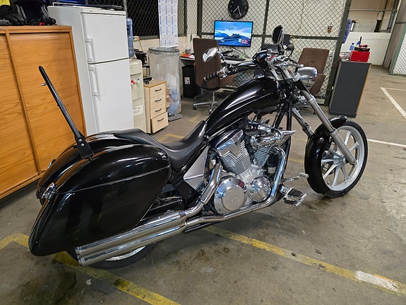 Honda VT 1300 CXA 8 of 27