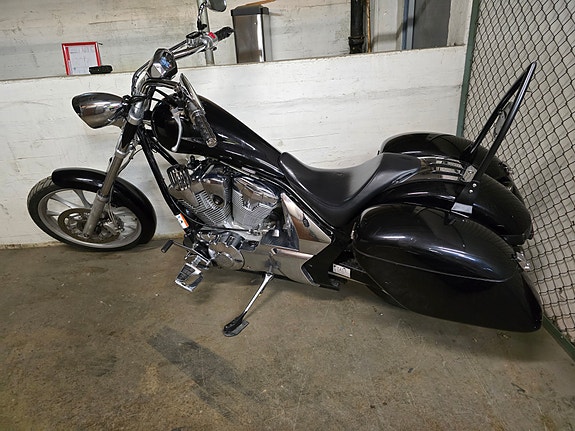 Honda VT 1300 CXA 4 of 27