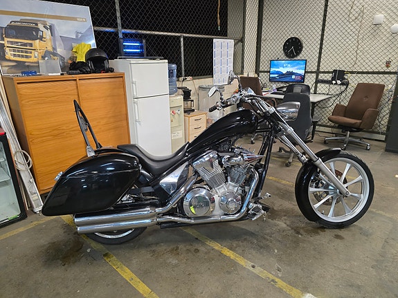 Honda VT 1300 CXA 9 of 27