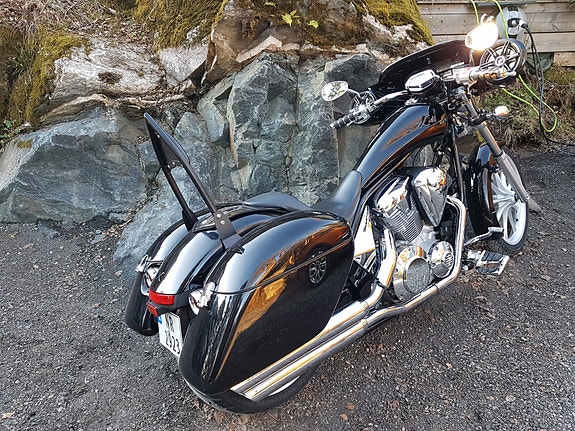 Honda VT 1300 CXA 17 of 27