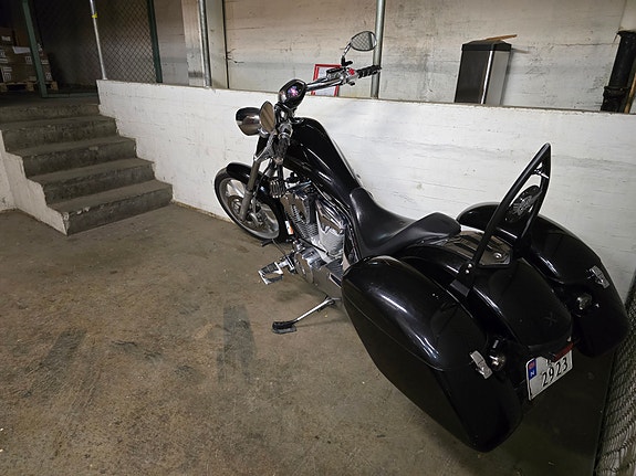 Honda VT 1300 CXA 3 of 27
