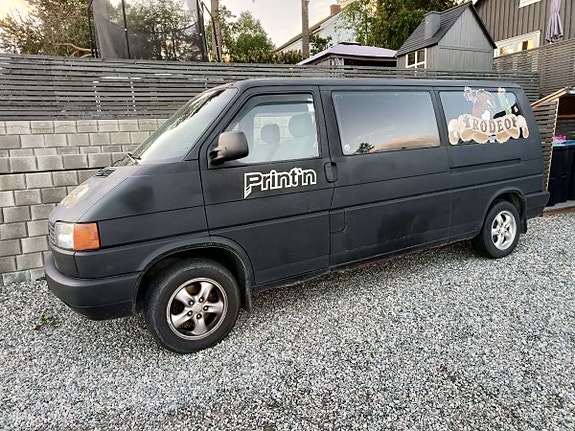 Volkswagen Caravelle 2 of 5