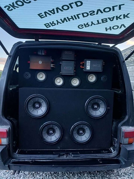Volkswagen Caravelle 11 of 14