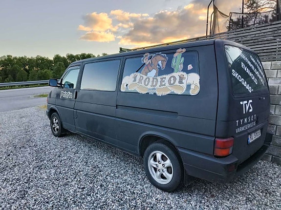 Volkswagen Caravelle 3 of 5