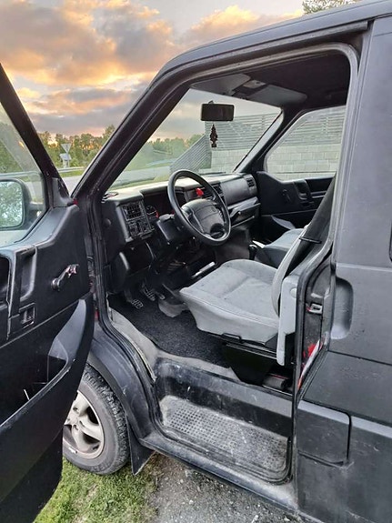 Volkswagen Caravelle 4 of 5