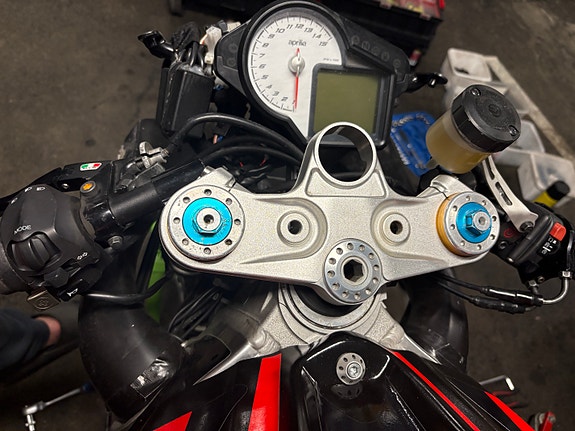 Aprilia RSV4 12 of 13