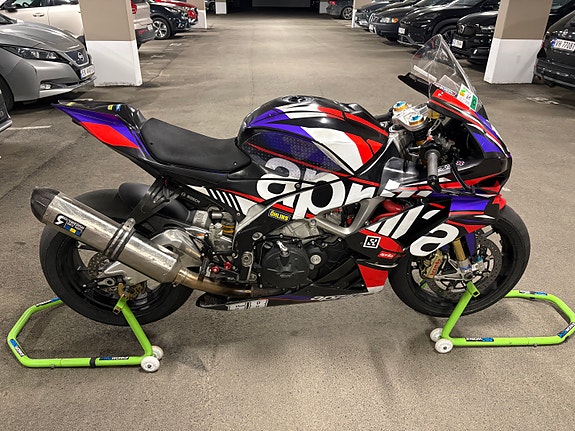 Aprilia RSV4 9 of 13
