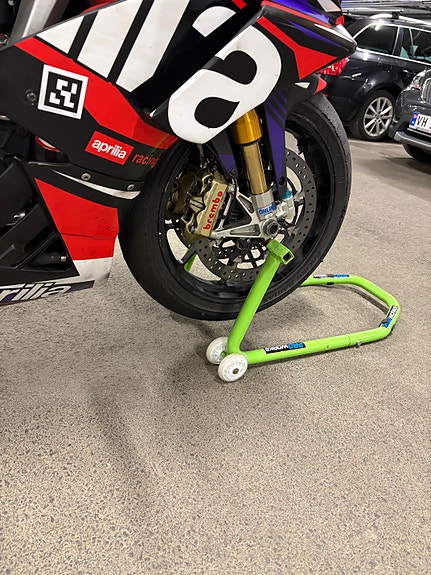 Aprilia RSV4 3 of 13