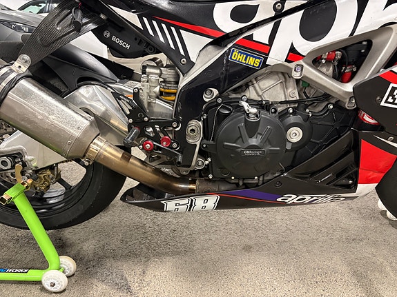 Aprilia RSV4 4 of 13
