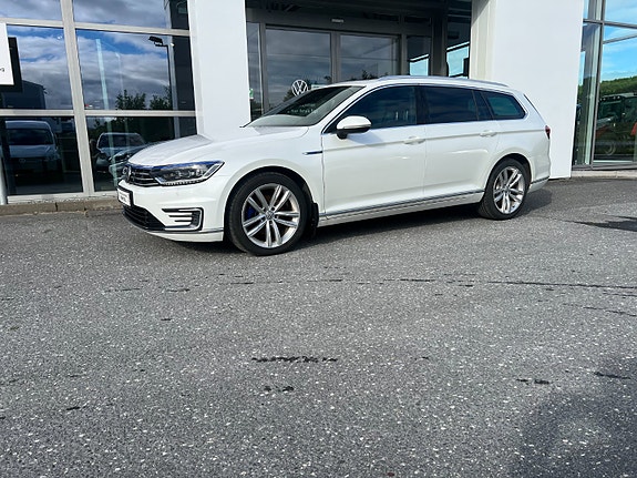 Volkswagen Passat 2 of 10
