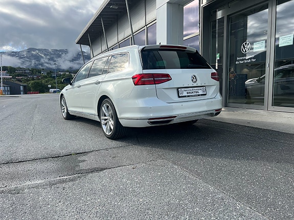 Volkswagen Passat 3 of 10