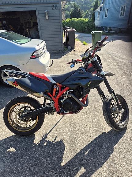 Beta Beta 525 r 2 of 5