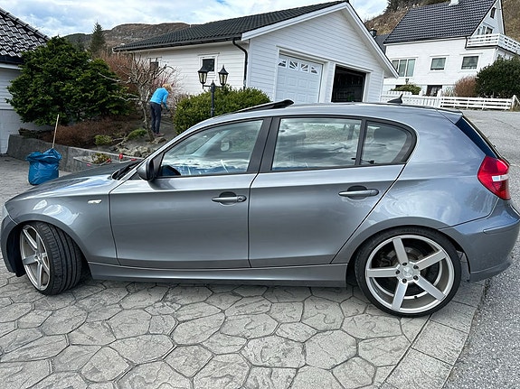 BMW 116d 2 of 8