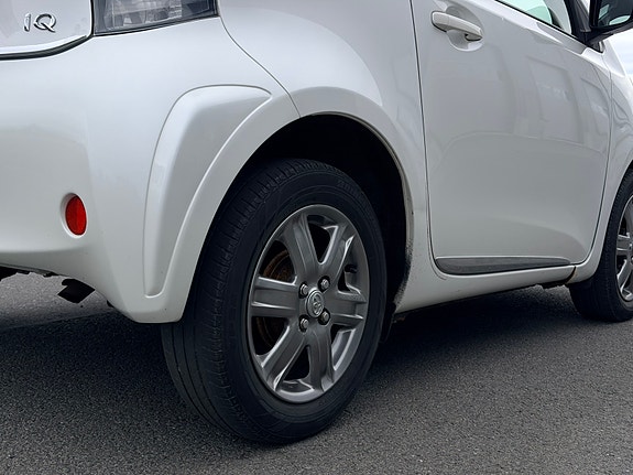 Toyota IQ 4 of 5