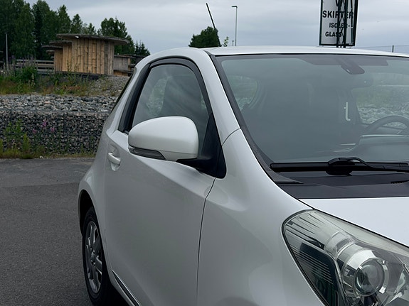 Toyota IQ 5 of 5