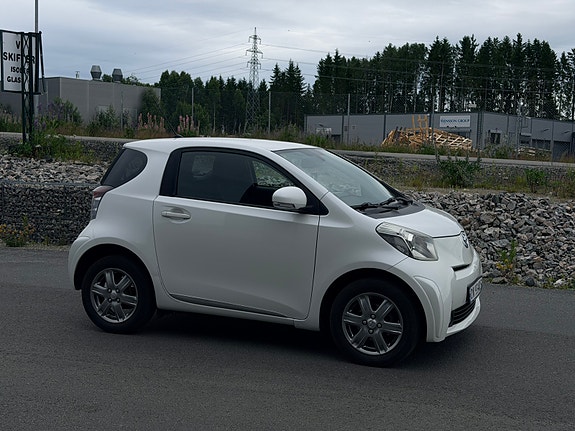 Toyota IQ 3 of 5