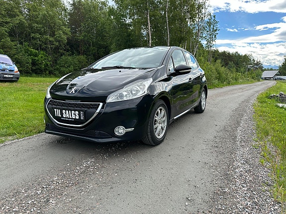 Peugeot 208 2 of 16