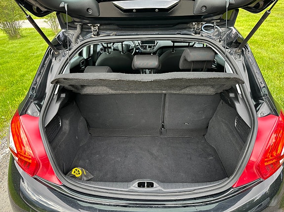 Peugeot 208 9 of 16