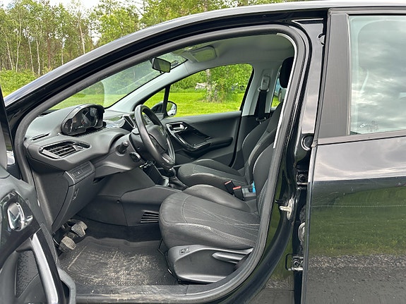 Peugeot 208 14 of 16
