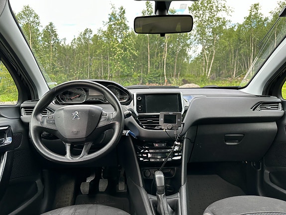 Peugeot 208 12 of 16