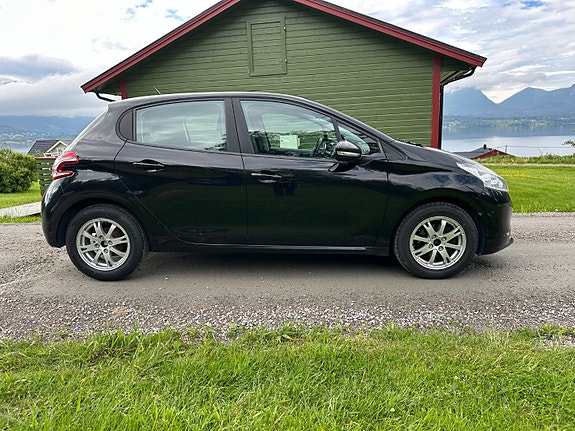 Peugeot 208 7 of 16