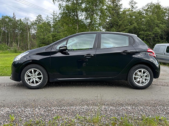 Peugeot 208 3 of 16
