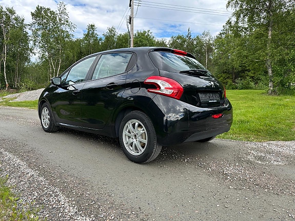 Peugeot 208 4 of 16