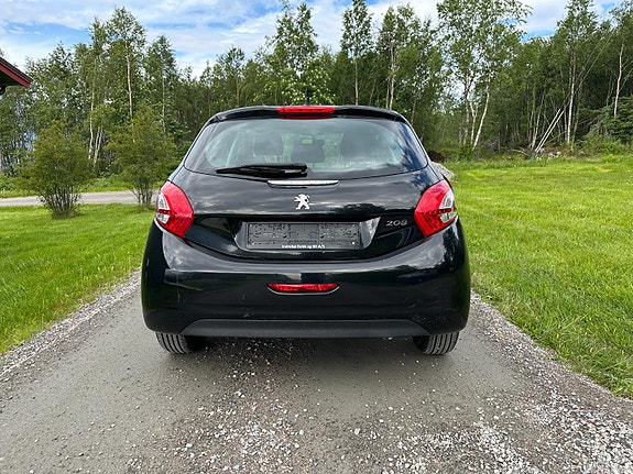 Peugeot 208 5 of 16