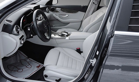 Mercedes-Benz C180 4 of 5