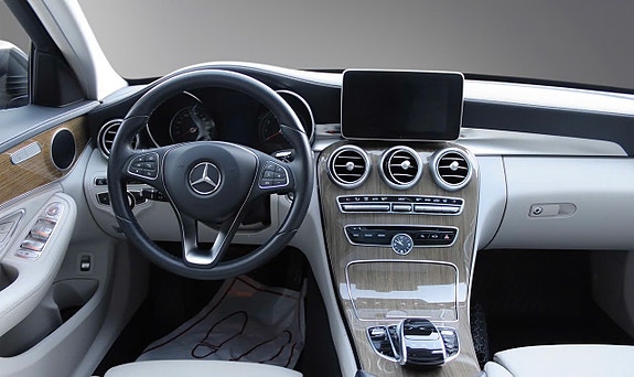 Mercedes-Benz C180 3 of 5